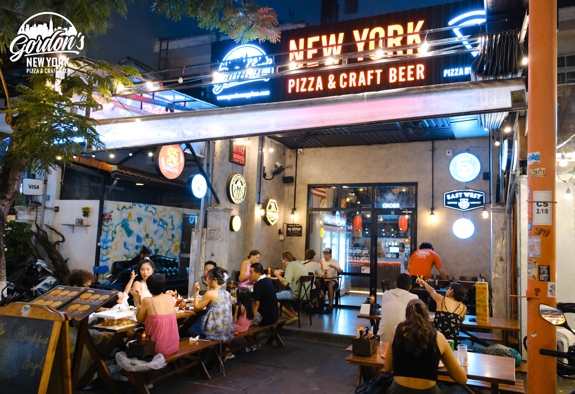 Laid-back beachside terrace at Gordon's New York Pizza